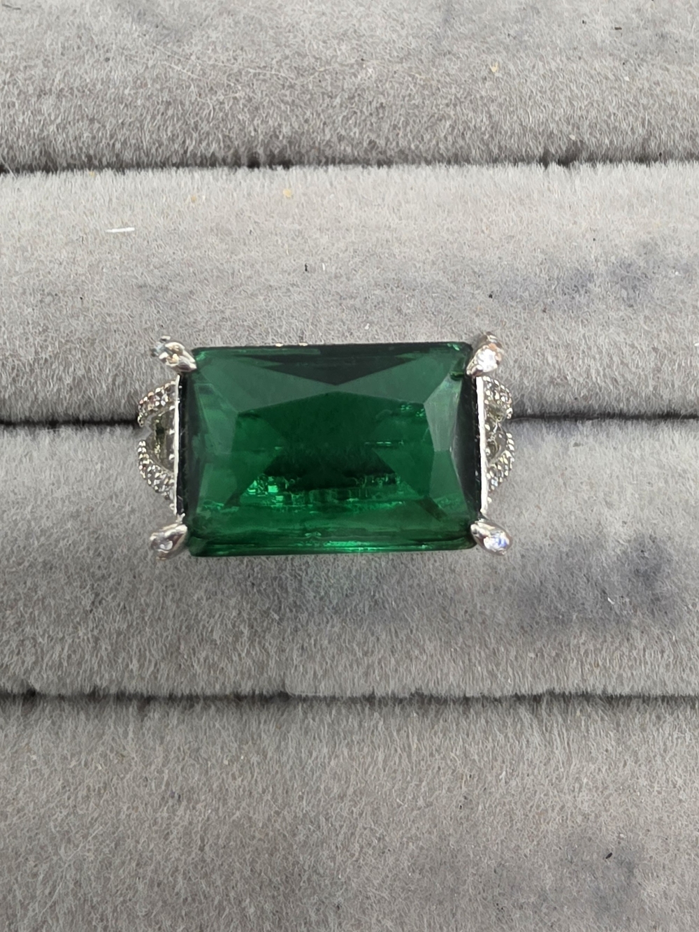 Emerald Green Statement Ring Size 7 1/2 - Silver Tone